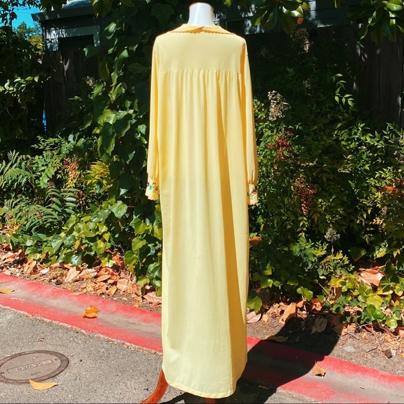 1970s Sears Embroidered Floral Nylon Nightgown - Picture 4 of 9